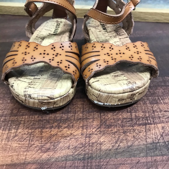 Old Navy Sandals 6 - Picture 2 of 5